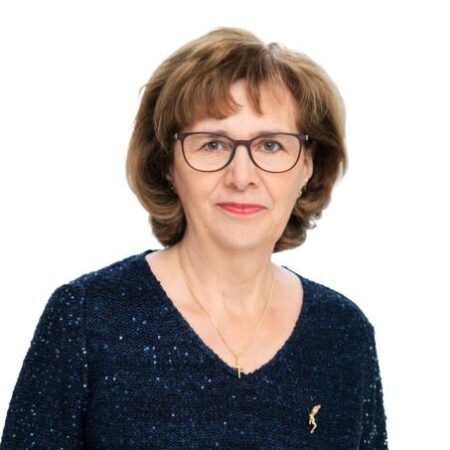 Almut Resoma, Heilerin, Autorin, Lehrerin führt das Centrum für Energieheilkunde