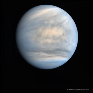 Venus mit deutlich sichtbaren Strukturen ihrer dichten Wolkenatmosphäre